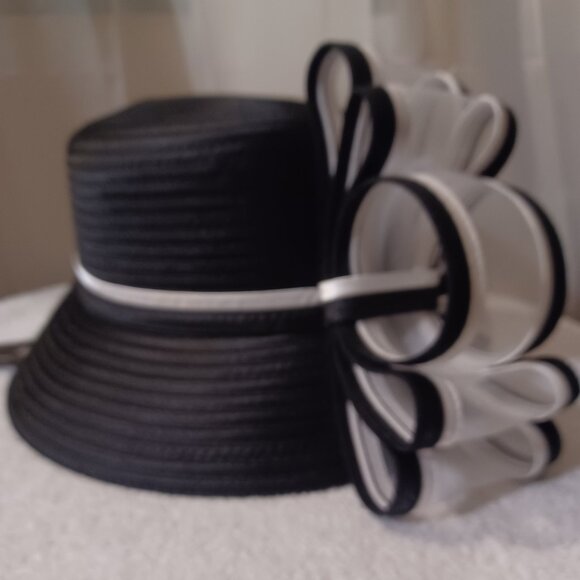 BLACK AND WHITE FORMAL HAT BY FOREVERMORE WITH TAG. - Picture 2 of 5